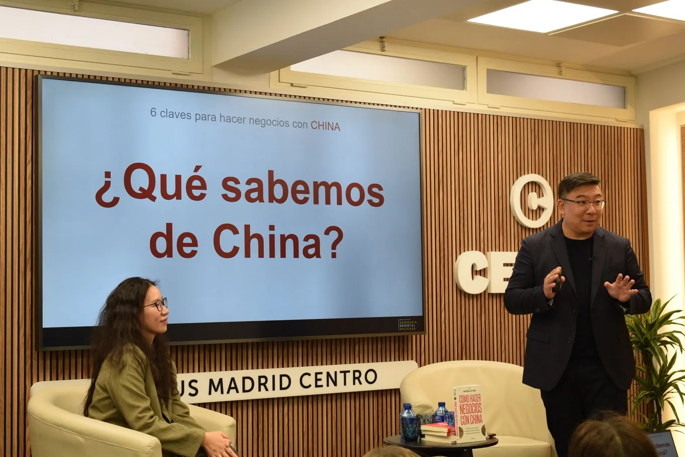 Antonio Liu Yang impartiendo la formación «¿Qué sabemos de China? 6 claves para hacer negocios con China»