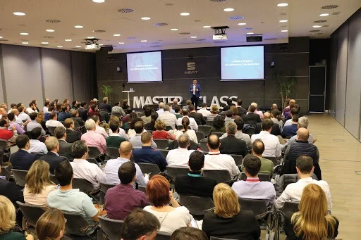 Masterclass de Antonio Liu Yang ante un aula llena
